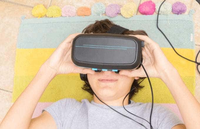 cool-things-do-with-google-chromecast-vr-headset-view - Online Tech Tips Share VR headset Views With Others image - cool-things-do-with-google-chromecast-vr-headset-view
